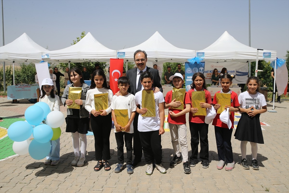 Sağlık ile Milli Eğitim bakanlıkları arasında imzalanan protokolle başlatılan "Sağlıklı Çocuk...