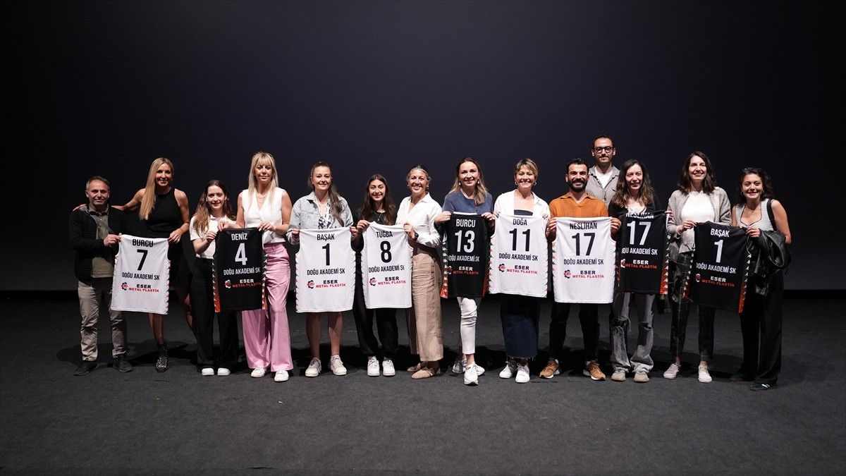 Sporun ve sinemanın bir araya geldiği "İstanbul Uluslararası Spor Filmleri Festivali" sona erdi....