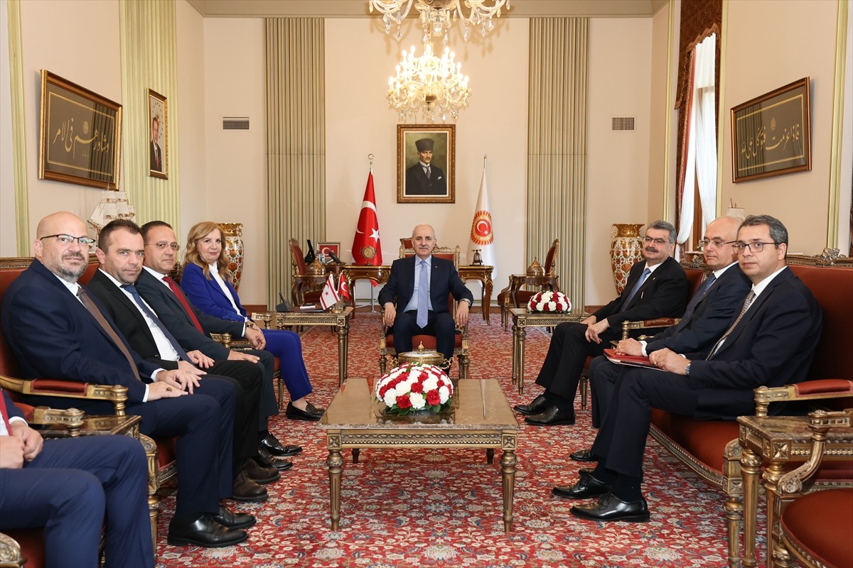 TBMM Başkanı Numan Kurtulmuş, Türkiye'ye resmi ziyarette bulunan Kuzey Kıbrıs Türk Cumhuriyeti...