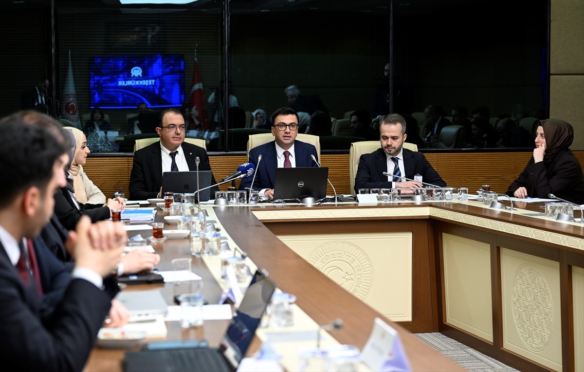 TBMM Yapay Zeka Araştırma Komisyonu, AK Parti Eskişehir Milletvekili Fatih Dönmez başkanlığında...