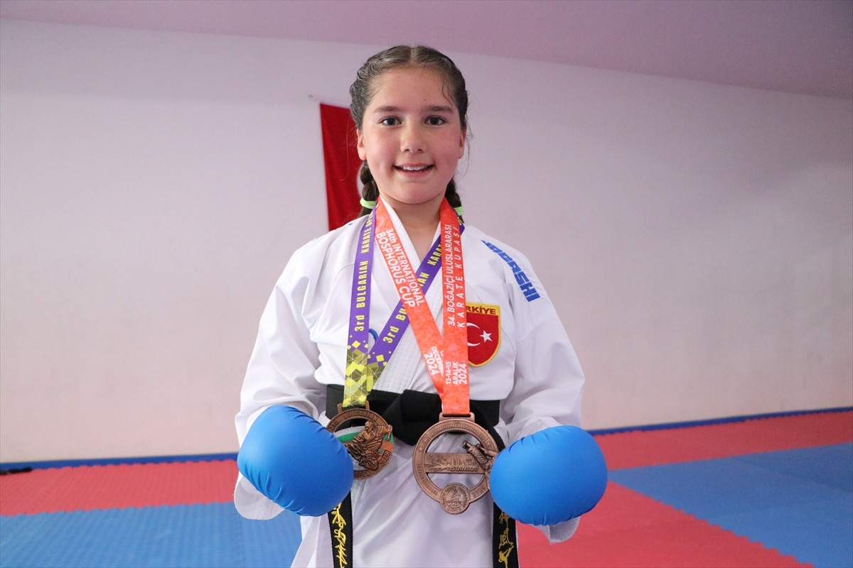 Tekirdağ'da 5 yıl önce başladığı karatede 15 madalya kazanan, 10 yaşındaki Elis Lina Yılmaz...