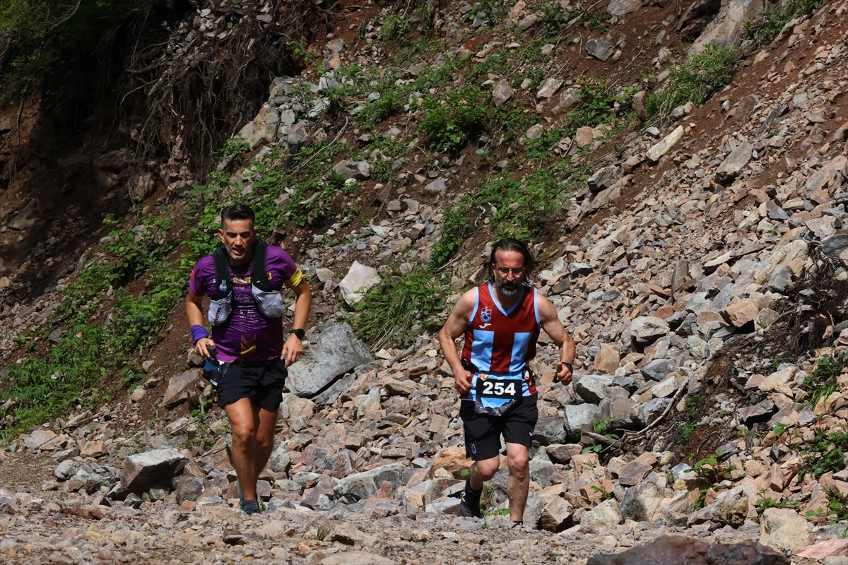 Trabzon'un doğal ve tarihi zenginlikleri arasında düzenlenen Ultra Sümela Trail, 210 sporcunun...