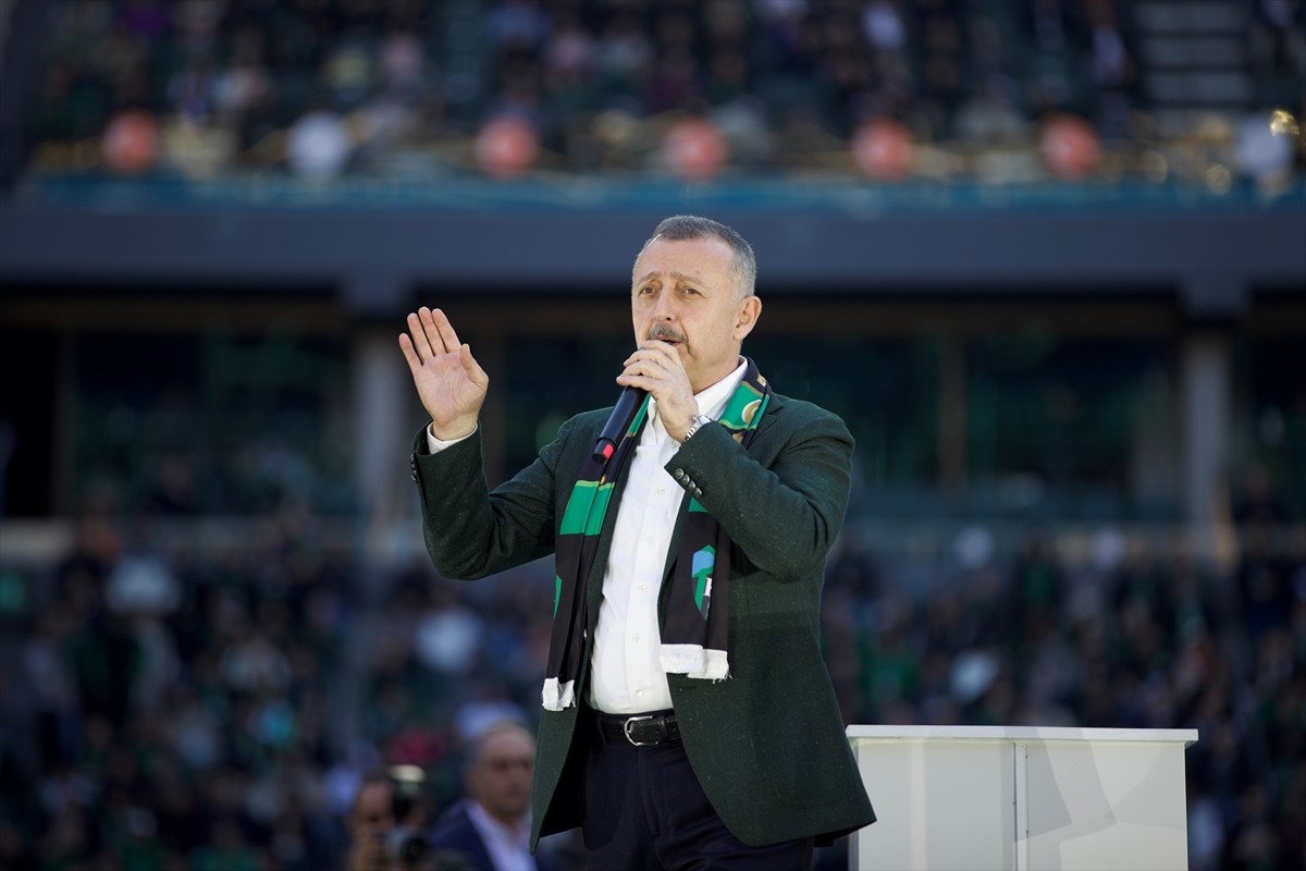 Trendyol 1. Lig'de 2024-2025 sezonunu birinci sırada tamamlayarak Süper Lig'e yükselen...