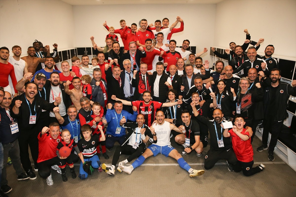 Trendyol 1. Lig'in 37. haftasında Gençlerbirliği ile Sakaryaspor Eryaman Stadında karşılaştı....