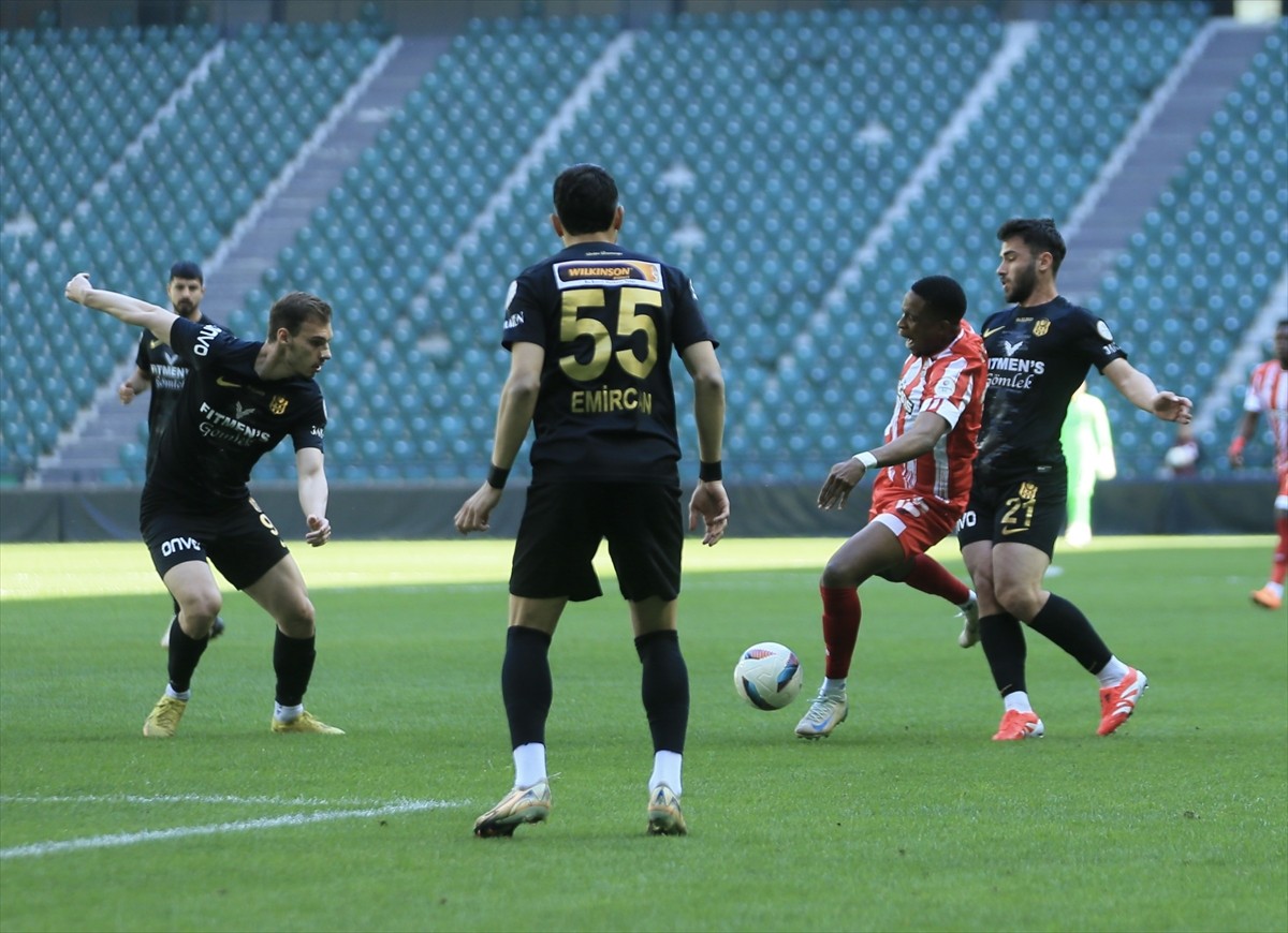 Trendyol 1. Lig'in 37. haftasında Geosis Boluspor ile Fitmens Gömlek Yeni Malatyaspor, Kocaeli...