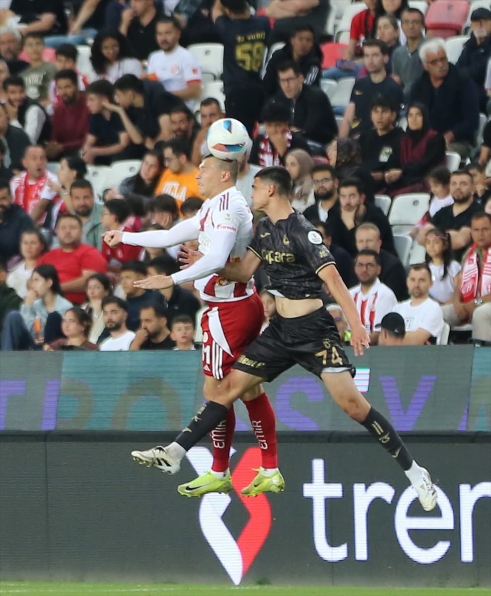 Trendyol Süper Lig'in 38. haftasında Onvo Antalyaspor ile Trabzonspor, Corendon Airlines Park...