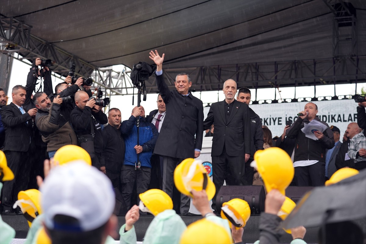 TÜRK-İŞ, 1 Mayıs Emek ve Dayanışma Günü'nü Kartal Meydanı'nda kutladı. TÜRK-İŞ Genel Başkanı Ergün...