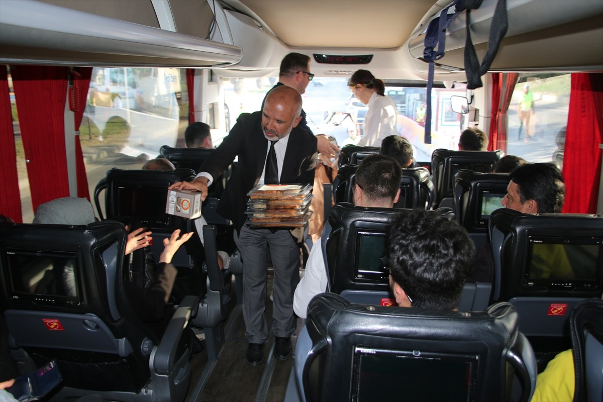 Türk Mutfağı Haftası kapsamında İstanbul-Antalya kara yolunun Kütahya'daki polis kontrol...