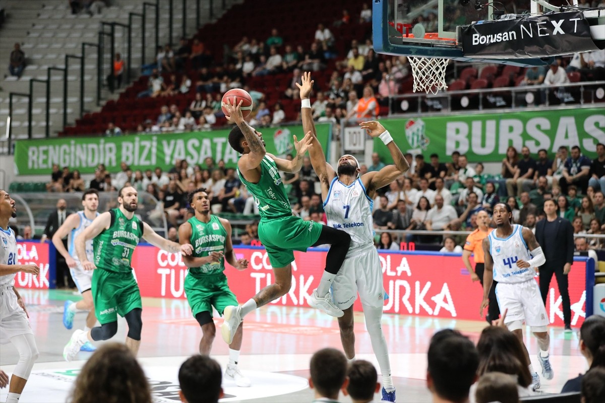 Türk Telekom, Türkiye Sigorta Basketbol Süper Ligi play-in etabı 9-10 sıra eşleşmesinde Bursaspor...