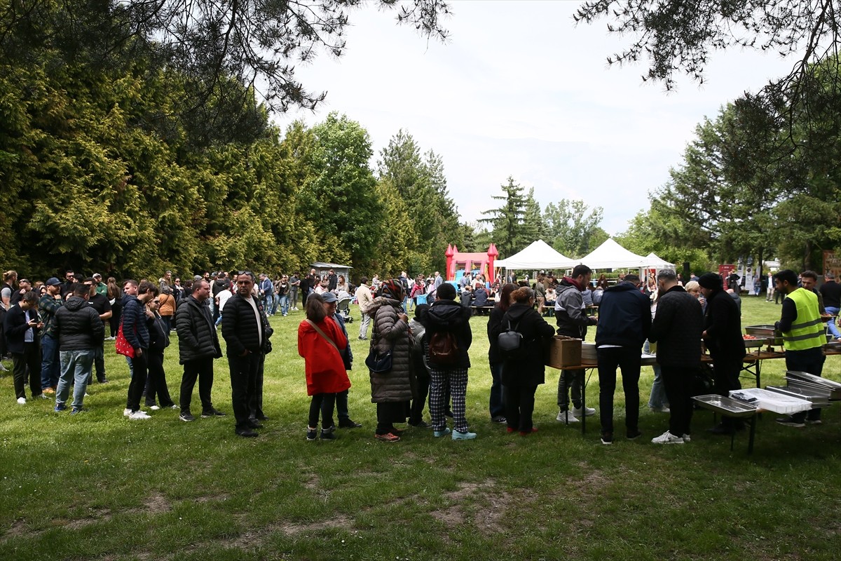 Türkiye'nin Bratislava Büyükelçiliği himayesinde, Slovakya'da yaşayan Türkleri bir araya getirmek...