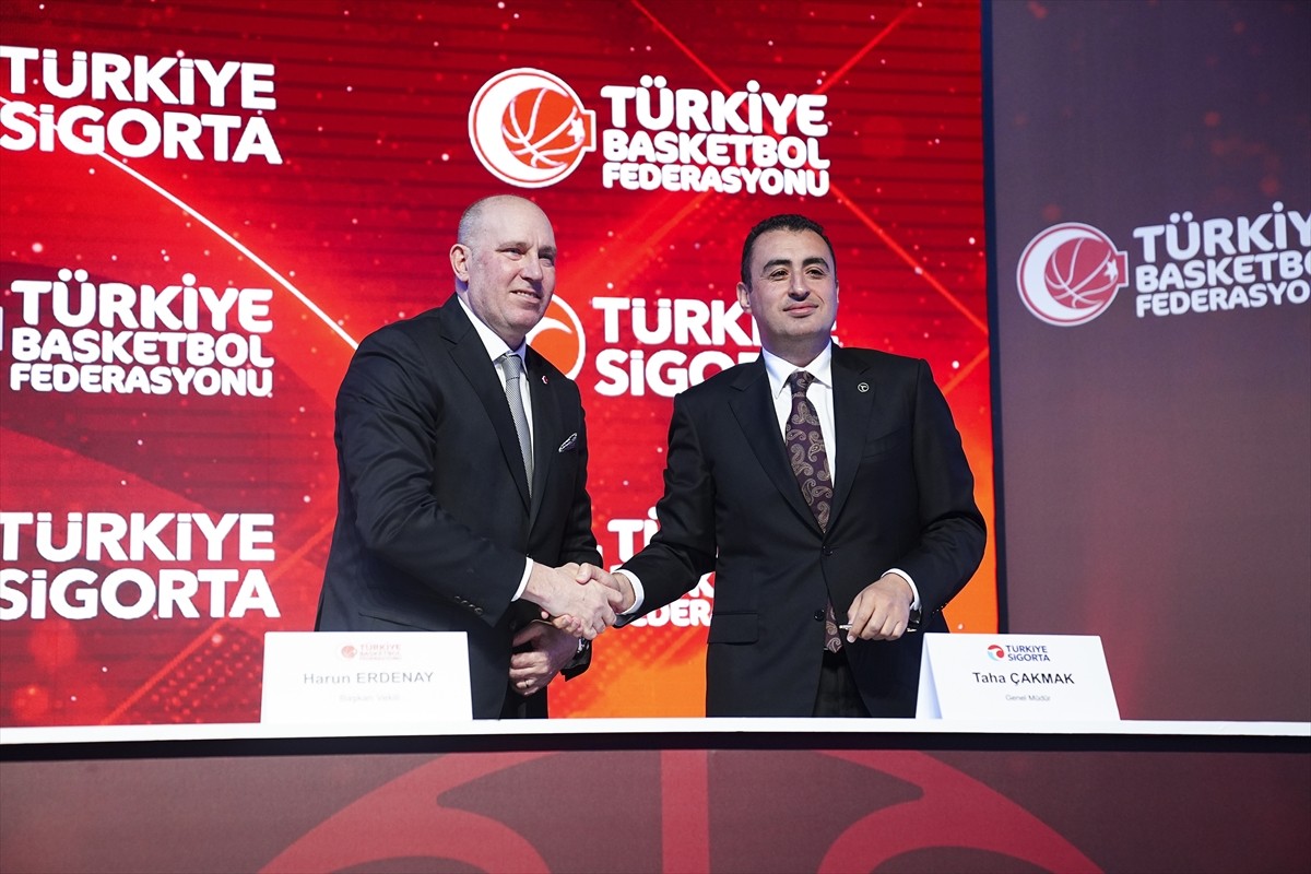 Türkiye Basketbol Federasyonu ile Türkiye Sigorta arasındaki kadın ve erkek milli takımları ana...
