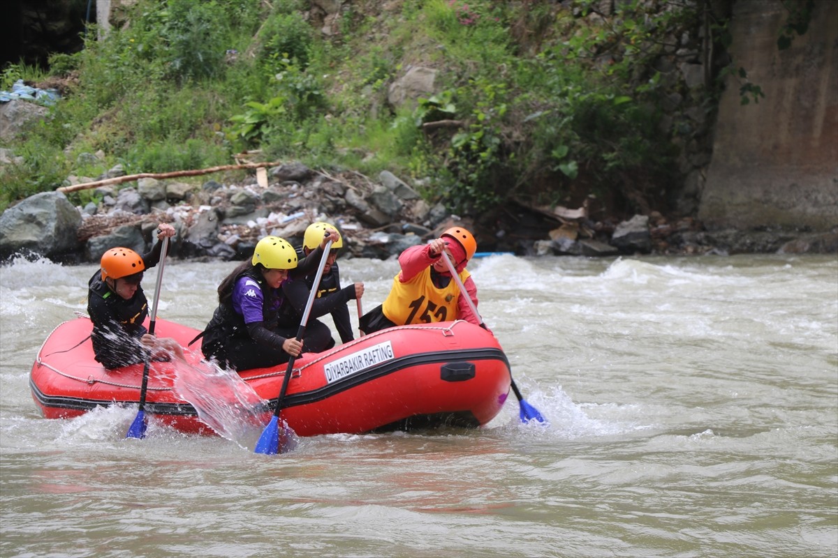 Türkiye Kano Federasyonu tarafından Rize'de düzenlenen Türkiye Rafting Şampiyonası yarışları...
