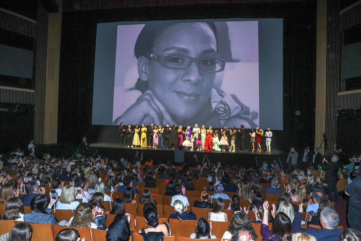 Yapımcılığını Poll Films adına Polat Yağcı'nın üstlendiği, 2000'li yılların sevilen dizisi...