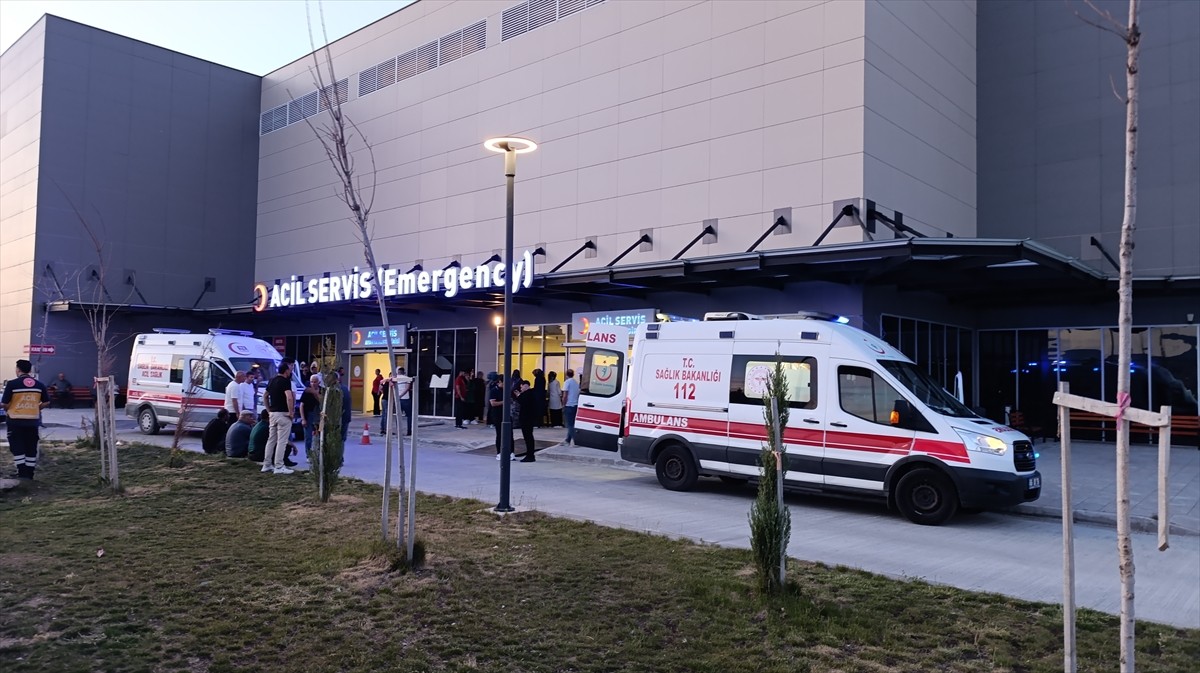 Yozgat'ın Yerköy ilçesindeki bıçaklı kavgada yaralanan 1 kişi hastaneye kaldırıldı.