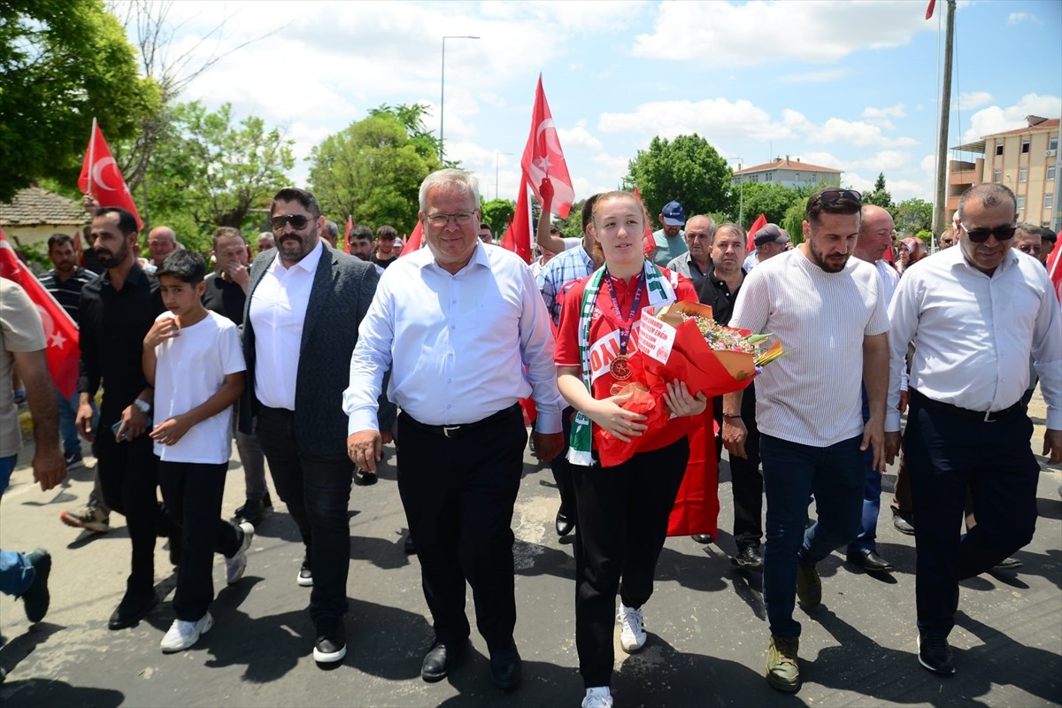 17 Yaş Altı Avrupa Güreş Şampiyonası'nda altın madalya kazanan Eylem Engin, memleketi Edirne'nin...