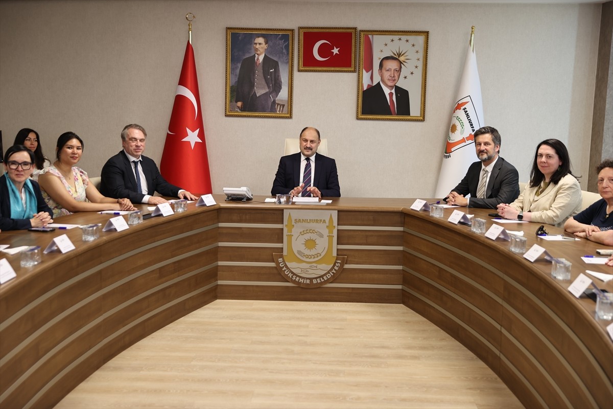 AB Türkiye Delegasyonu Başkanı Büyükelçi Thomas Hans Ossowski (sol 5), Şanlıurfa Büyükşehir...