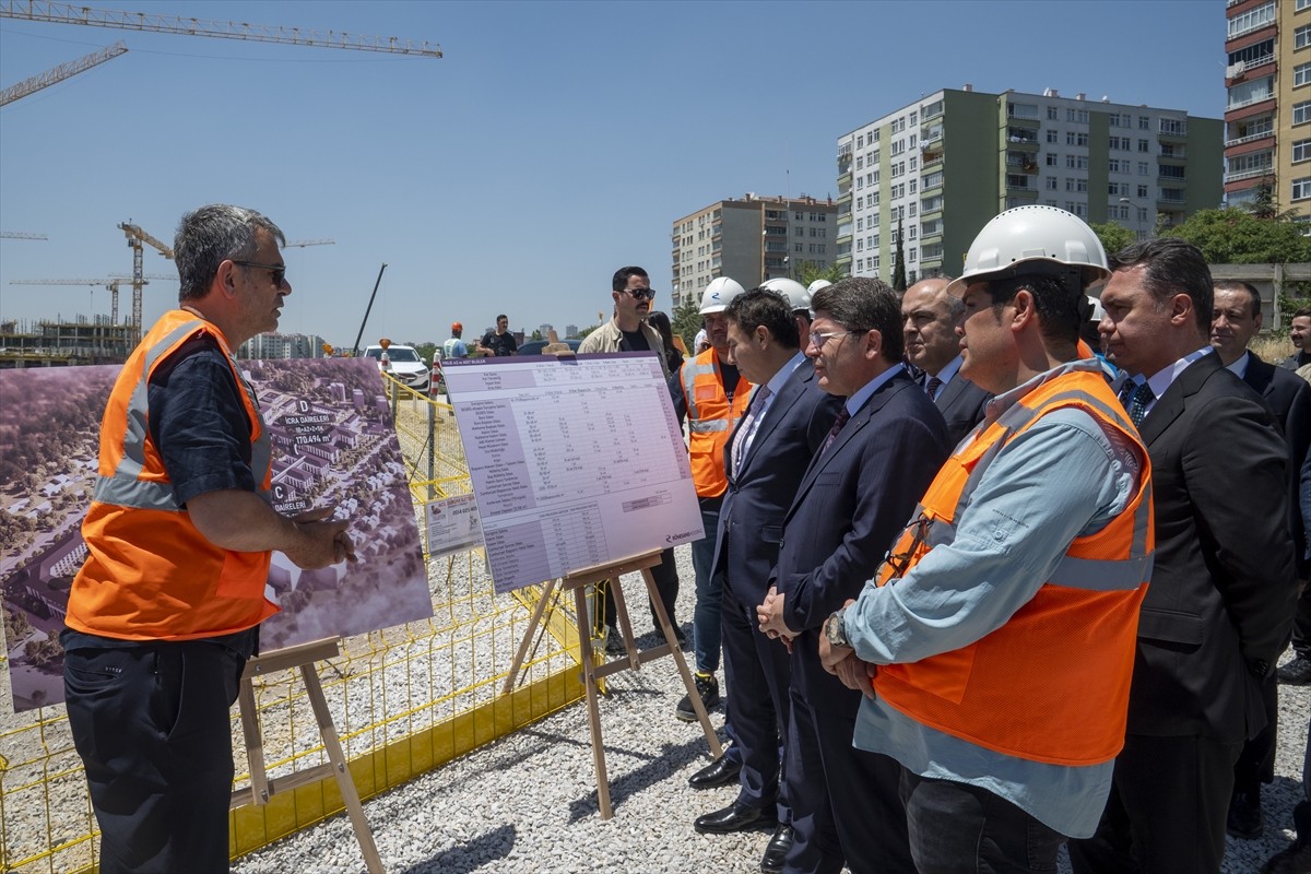 Adalet Bakanı Yılmaz Tunç, beraberinde Türkiye Barolar Birliği Başkanı Erinç Sağkan, Ankara...
