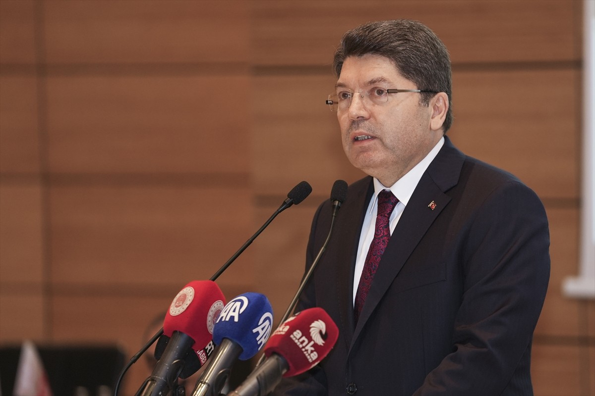 Adalet Bakanı Yılmaz Tunç, Türkiye Noterler Birliğinin 54. Olağan Kongresi'ne katıldı. Tunç...