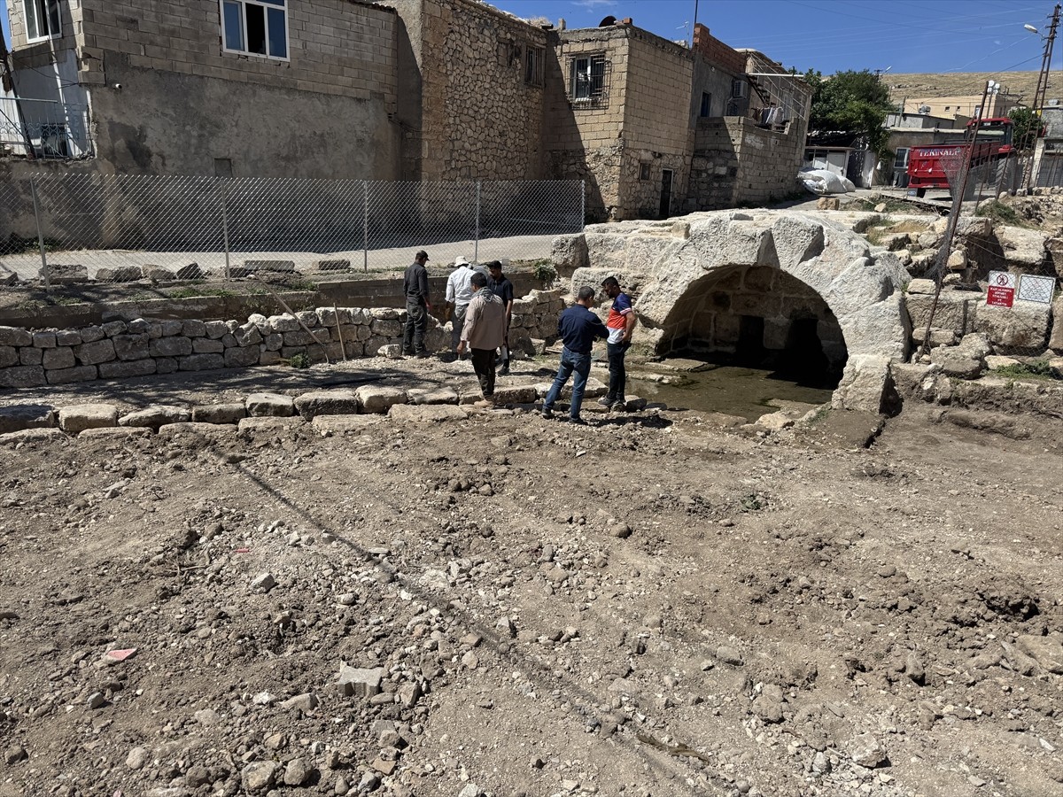 Adıyaman'daki Perre Antik Kenti’nde yapılan kazı ve çevre düzenlemesi çalışmalarıyla Roma dönemine...