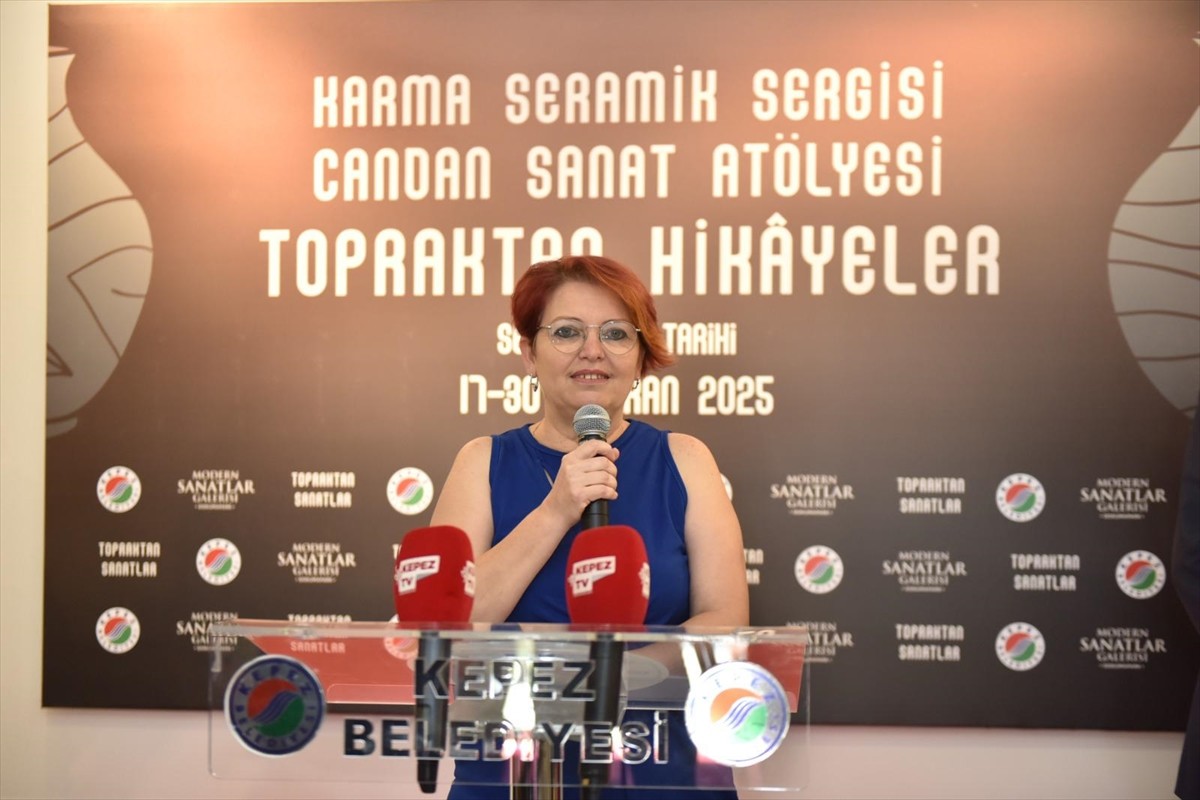 Antalya'da toprağın sanata dönüştüğü 114 eserin yer aldığı "Topraktan Hikayeler" isimli seramik...