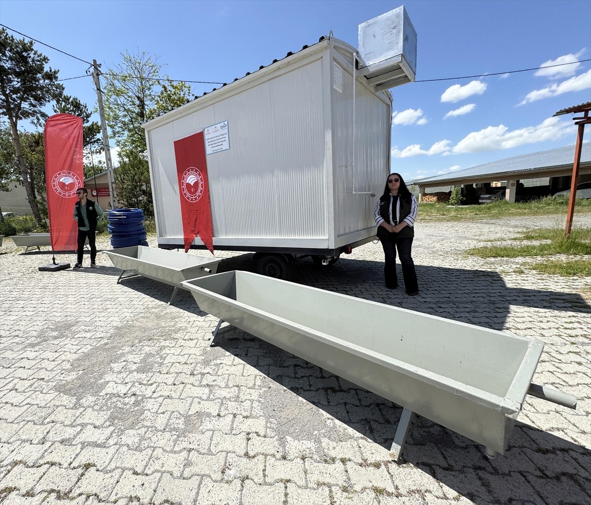 Ardahan'da hayvancılığın artırılması ve geliştirilmesi amacıyla 8 köye birer çobanevi, 30 sıvat ve...