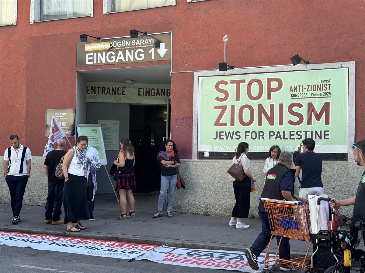Avusturya'nın başkenti Viyana'da siyonizm karşıtı Museviler tarafından ilk kez düzenlenen...