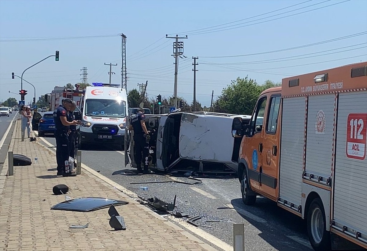 Aydın'ın Efeler ilçesinde iki otomobilin çarpışması sonucu 4 kişi yaralandı.