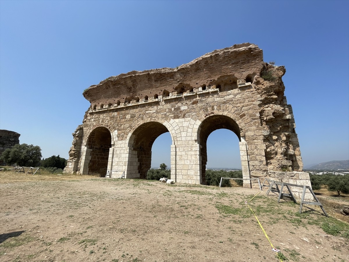 Aydın'ın Efeler ilçesindeki Tralleis Antik Kenti'nin Ağustos 2025'te ziyarete açılması bekleniyor....