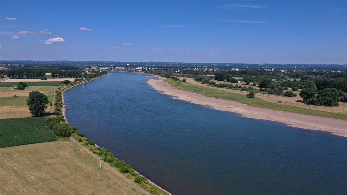 Batı Avrupa'da son dönemde yaşanan sıcak hava dalgasının ardından devam eden kuraklık, Alman...