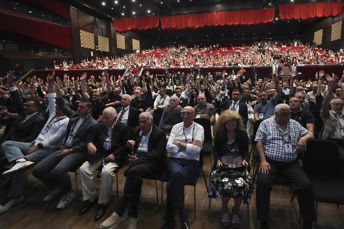 Beşiktaş Kulübünde gayrimenkul projeleri ve borsadaki halka açıklık oranına ilişkin maddeler başta...
