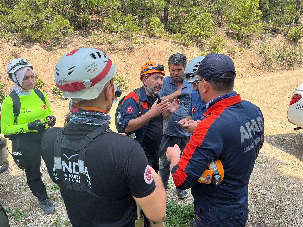 Bursa'nın Orhaneli ilçesinde ailesinin kayıp ihbarında bulunduğu çocuğu arama çalışmaları 3'üncü...