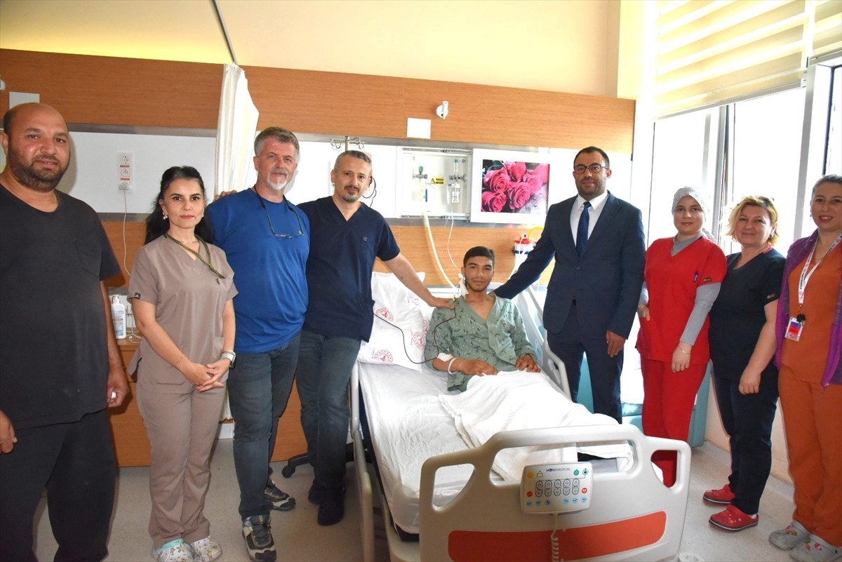 Çanakkale'de, Mehmet Akif Ersoy Çanakkale Devlet Hastanesi'nde ilk kez gerçekleştirilen cerrahi...
