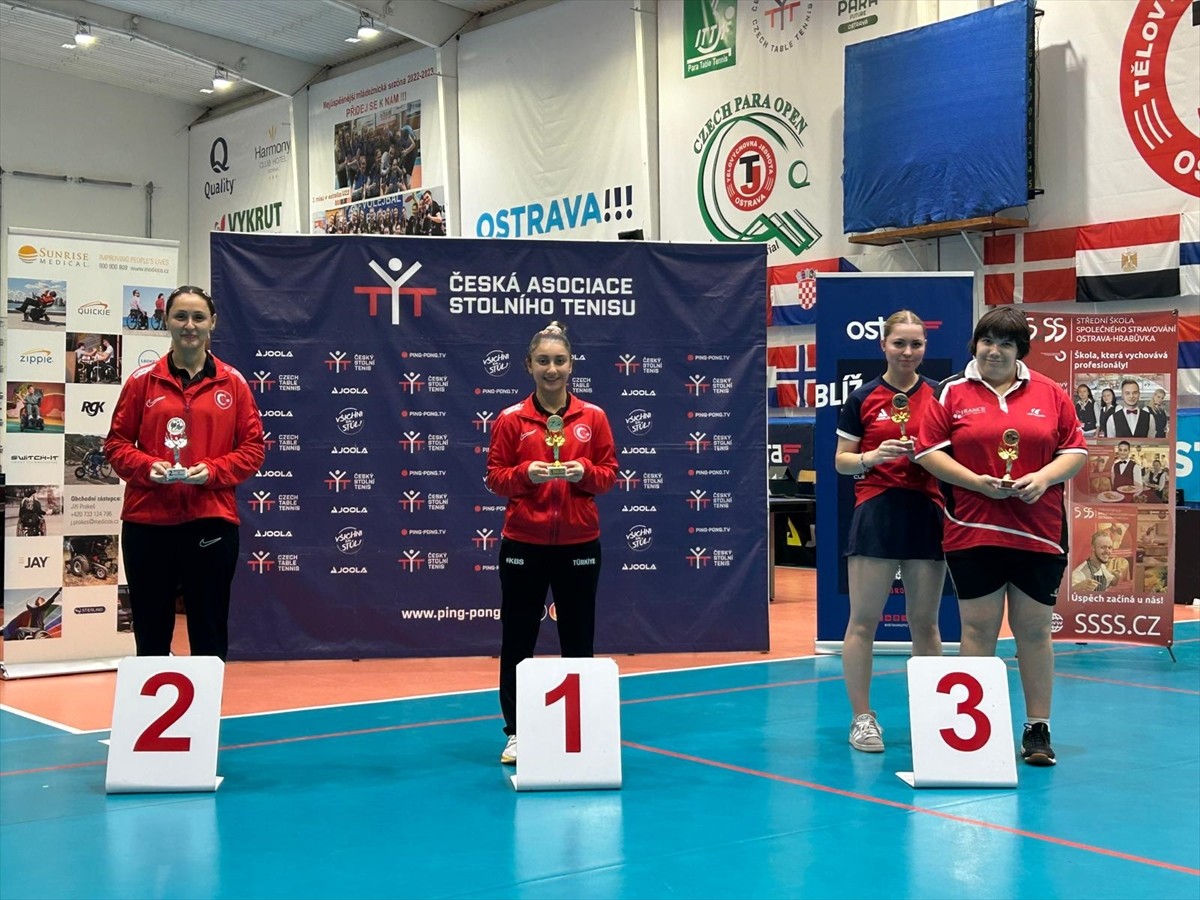 Çekya'da düzenlenen Para Masa Tenisi Turnuvası'nda milli sporculardan Ebru Acer altın, Sümeyra...