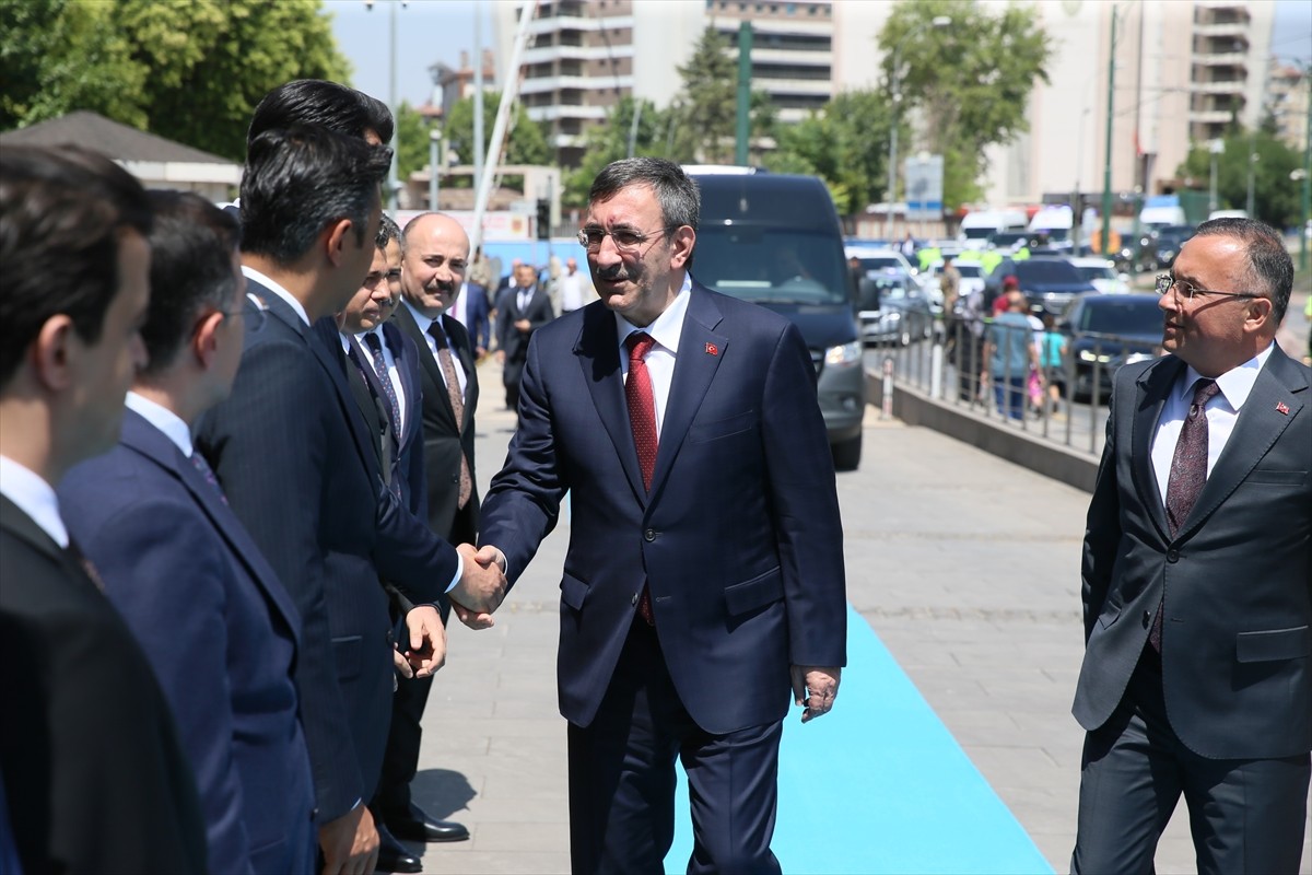 Cumhurbaşkanı Yardımcısı Cevdet Yılmaz, Gaziantep Valiliğini ziyaret etti.