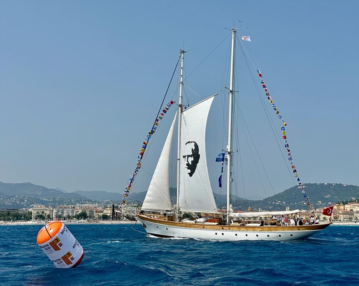 Cumhuriyet'in ilk yelkenli okul gemisi STS Bodrum'a, Birleşmiş Milletler (BM) Filosunda bayrak...