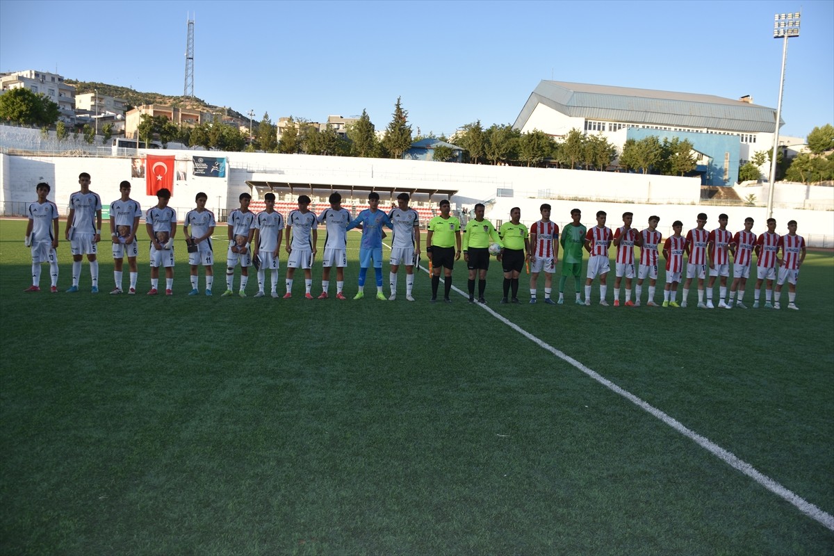 Daha sonra Şırnak Şehir Stadyumu'nda Beşiktaş ve Şırnak Petrol Spor'un U16 takımları dostluk...