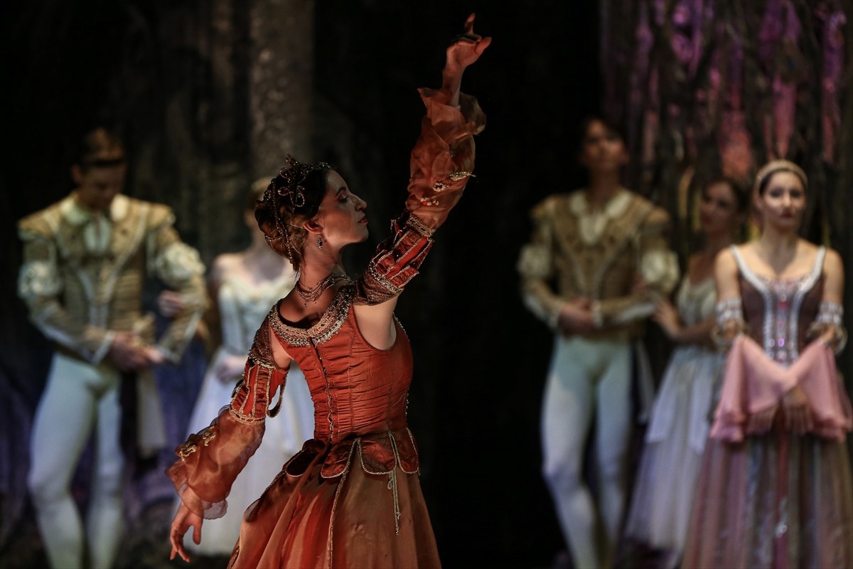 Dünya çapında üne sahip The Imperial Russian Ballet Company, Türkiye turnesi kapsamında...