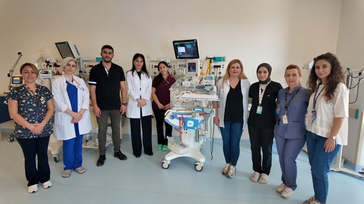 Eskişehir'de diyaframında delik bulunan bebek, Şehir Hastanesinde geçirdiği operasyonla sağlığına...