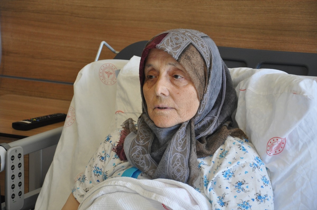 Eskişehir'de nefes darlığı ve çarpıntı şikayetleri bulunan 69 yaşındaki Zeynep Çiçek'in kalbindeki...