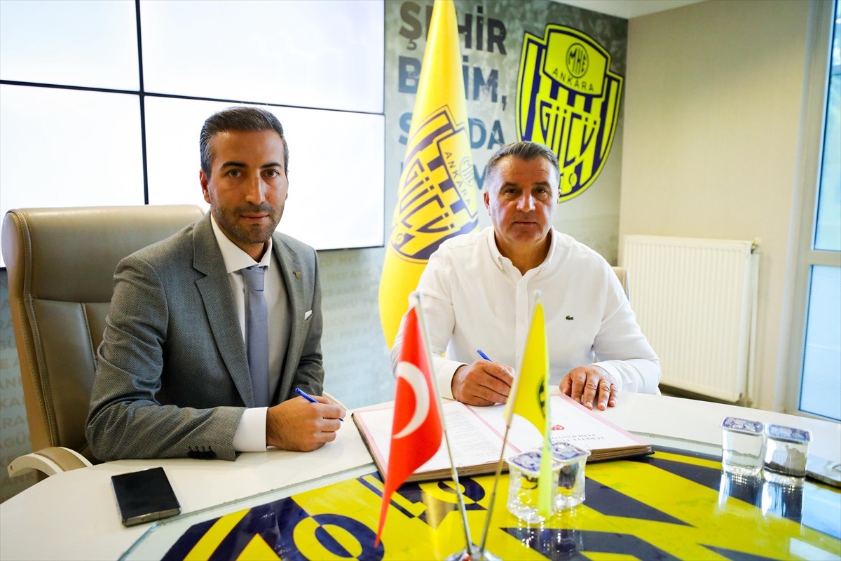 Gelecek sezon 2. Lig'de mücadele edecek MKE Ankaragücü Kulübü, teknik direktör Mustafa Kaplan...
