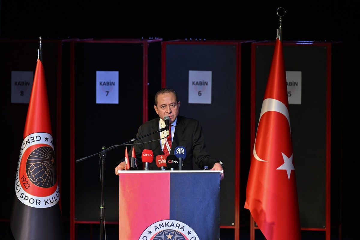 Gençlerbirliği Kulübünün genel kurul toplantısı, Nazım Hikmet Kongre ve Kültür Merkezi'nde...