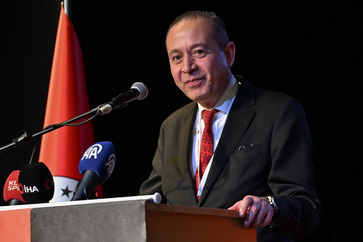 Gençlerbirliği Kulübünün genel kurul toplantısı, Nazım Hikmet Kongre ve Kültür Merkezi'nde...