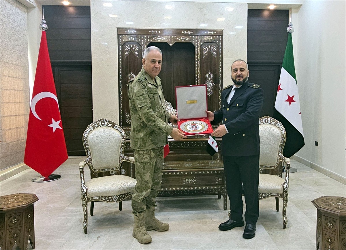 Genelkurmay Başkanı Orgeneral Metin Gürak ile beraberindeki heyet Suriye'nin başkenti Şam'a...