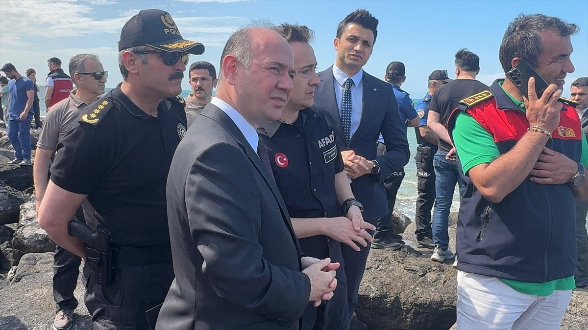 Giresun'da serinlemek için babası Celal Derme ile Çıtlakkale Mahallesinde girdiği denizde kaybolan...