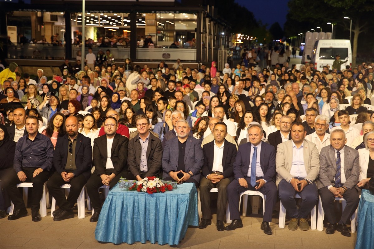 Hayvancılık ve tarımla geçimini sağlayan Çorum'un Osmancık ilçesine bağlı Başpınar köyünde yetişen...