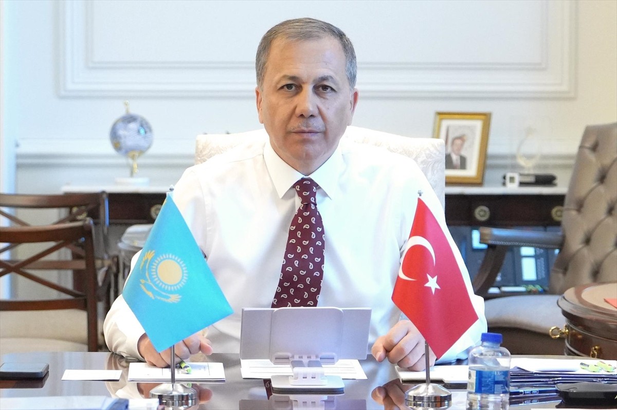İçişleri Bakanı Ali Yerlikaya, Kazakistan İçişleri Bakanı Yerzhan Sadenov ile telefonda...