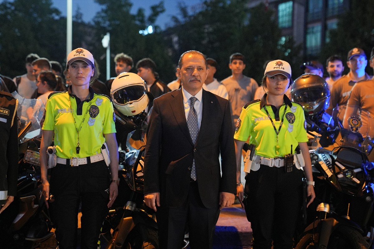 İstanbul Emniyet Müdürü Selami Yıldız, Ümraniye'deki geniş çaplı asayiş ve narkotik uygulamasını...