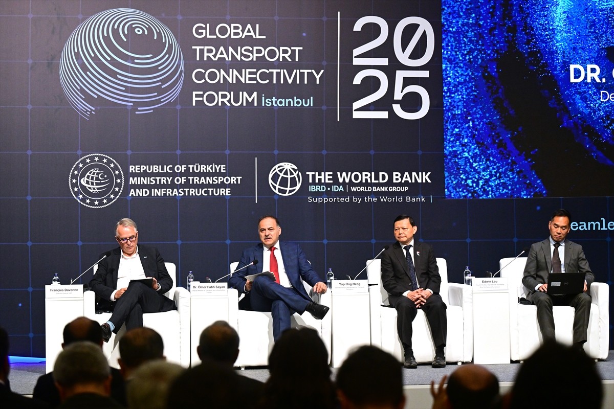 İstanbul Kongre Merkezi'nde düzenlenen Küresel Ulaştırma Koridorları Forumu'nun üçüncü gününde...