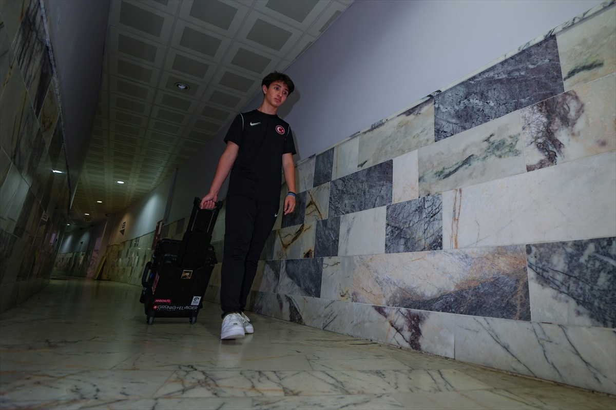 İzmir'de atıcılıkla 10 yaşında tanışan ve bir yıl sonra minikler Türkiye rekoru kıran 16 yaşındaki...