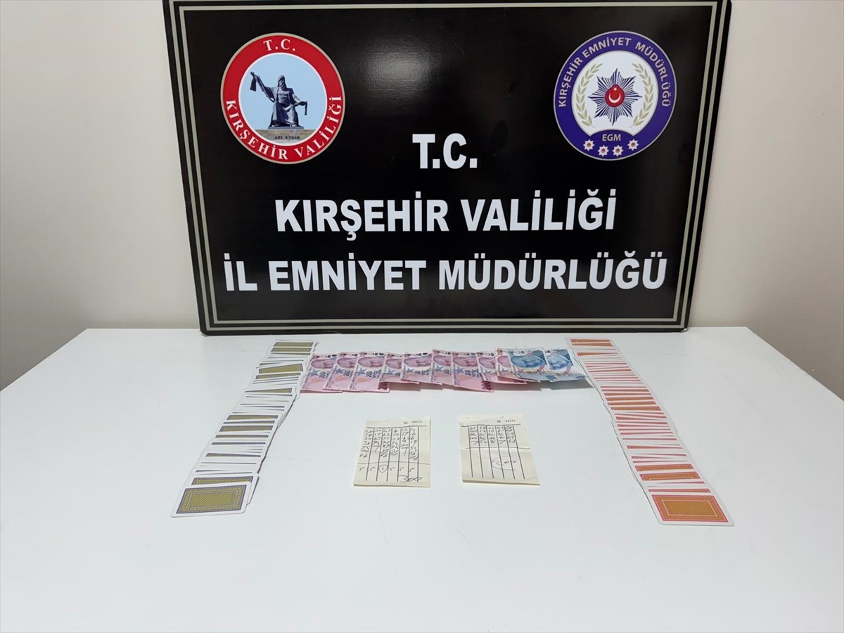 Kırşehir'de kumar oynayan 4 kişiye 36 bin 988 lira ceza uygulandı. İş yerinde kumar oynandığını...